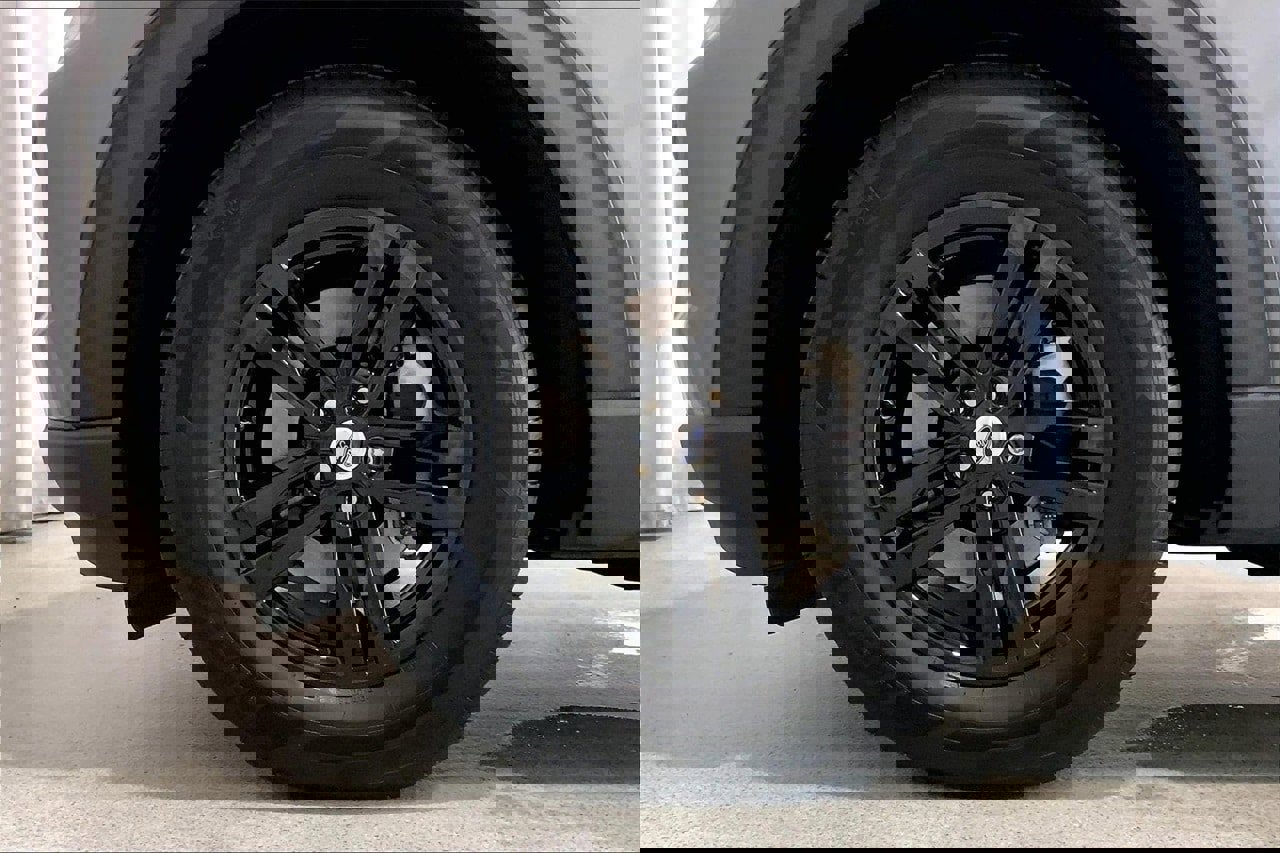 Certified 2024 Ford Explorer XLT w/ Equipment Group 202A image 8