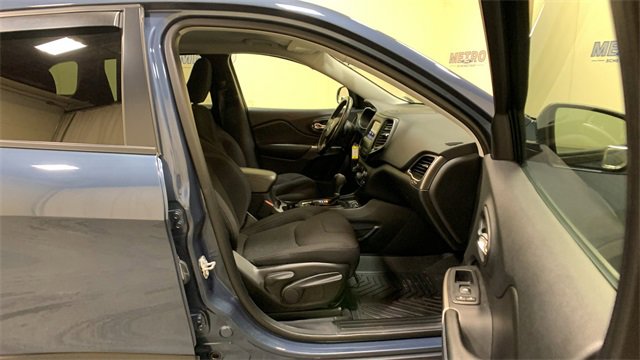 Used 2020 Jeep Cherokee Latitude w/ Cold Weather Group image 12