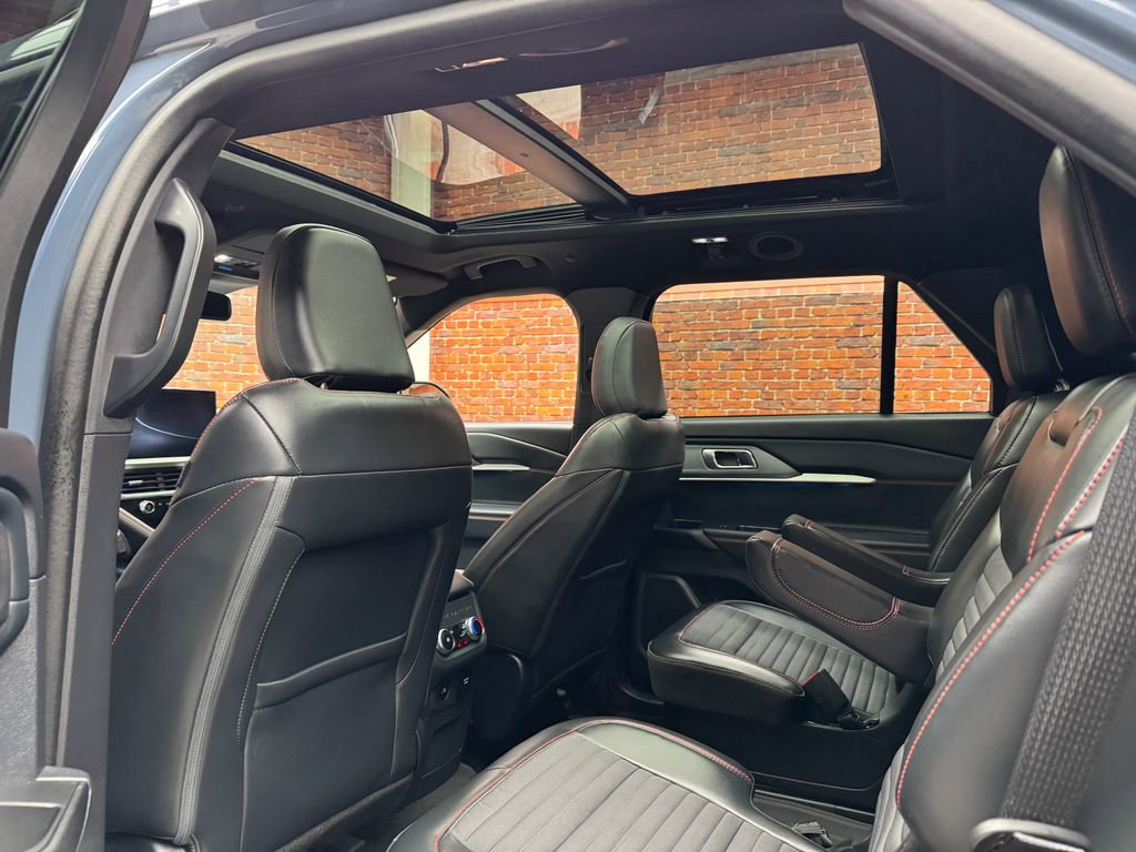 Certified 2025 Ford Explorer ST-Line w/ Premium Package AWD/4WD image 3