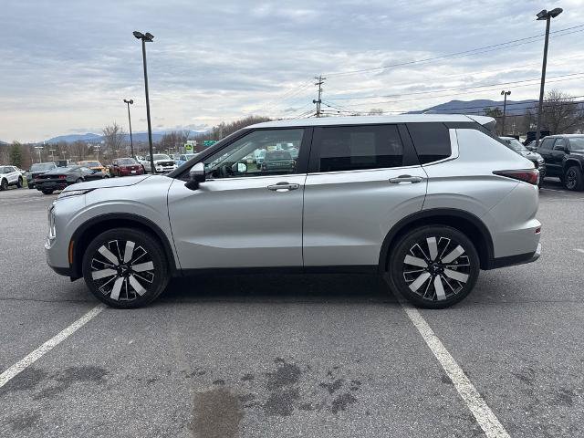 Used 2025 Mitsubishi Outlander AWD image 6