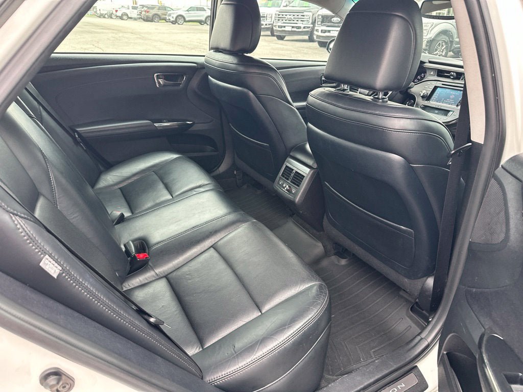 Used 2018 Toyota Avalon Limited w/ Carpet Mat Package FWD image 10