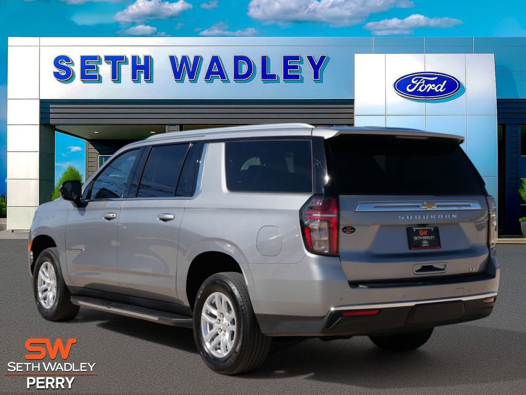 Used 2024 Chevrolet Suburban LT image 3