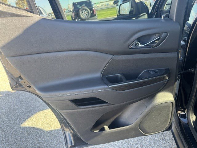 Used 2023 GMC Acadia SLT image 23