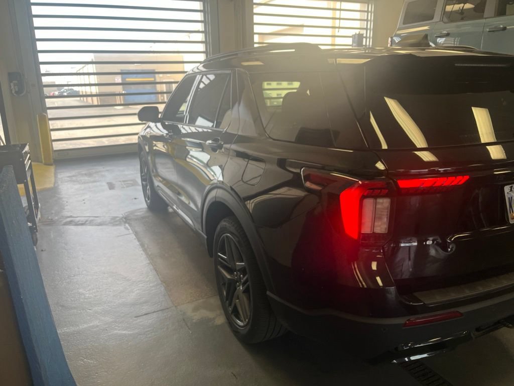 Certified 2025 Ford Explorer ST-Line w/ ST-Line Street Pack AWD/4WD image 8