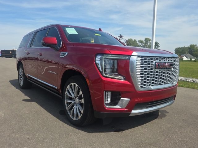 Used 2021 GMC Yukon XL Denali w/ Denali Ultimate Package AWD/4WD image 1