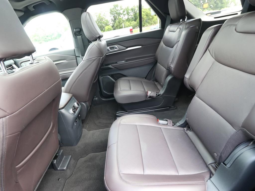 Certified 2026 Ford Explorer Platinum RWD image 14