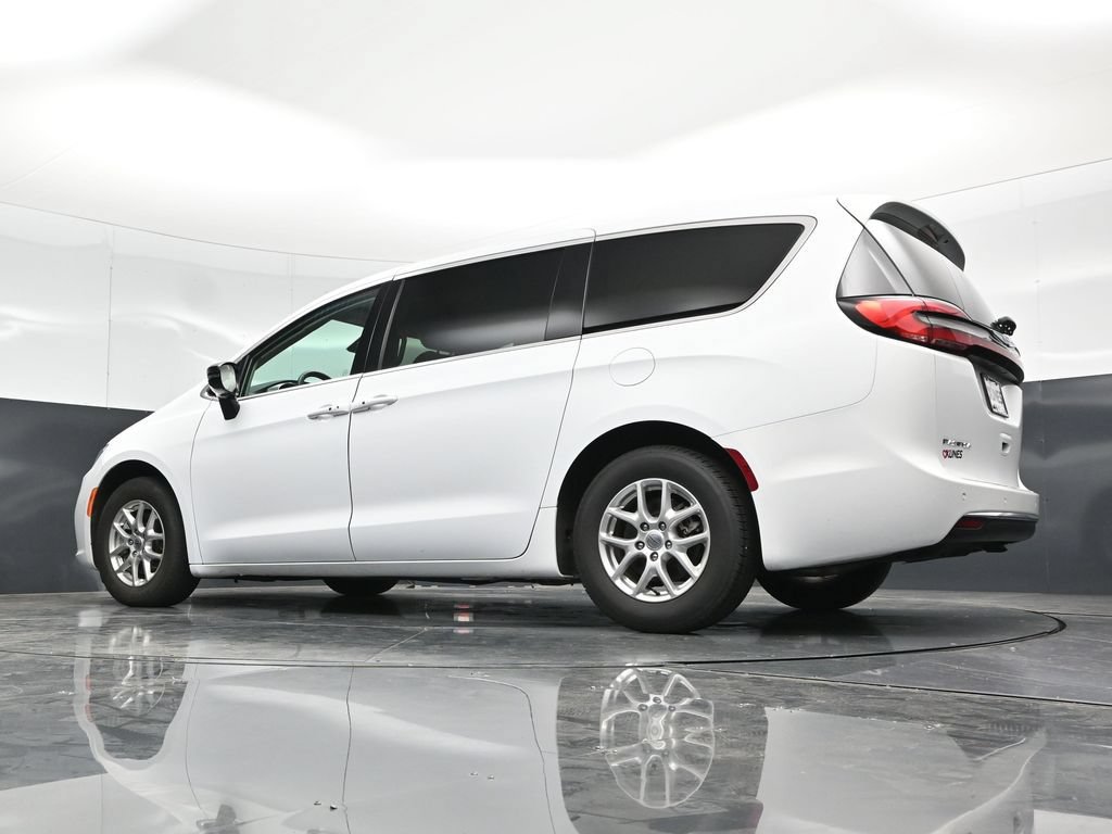 Used 2024 Chrysler Pacifica Touring-L FWD image 59