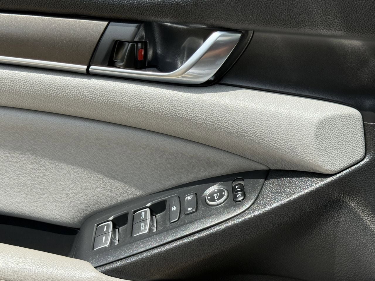 Used 2018 Honda Accord LX image 24