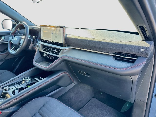 Certified 2025 Ford Explorer ST-Line w/ ST-Line Street Pack AWD/4WD image 38