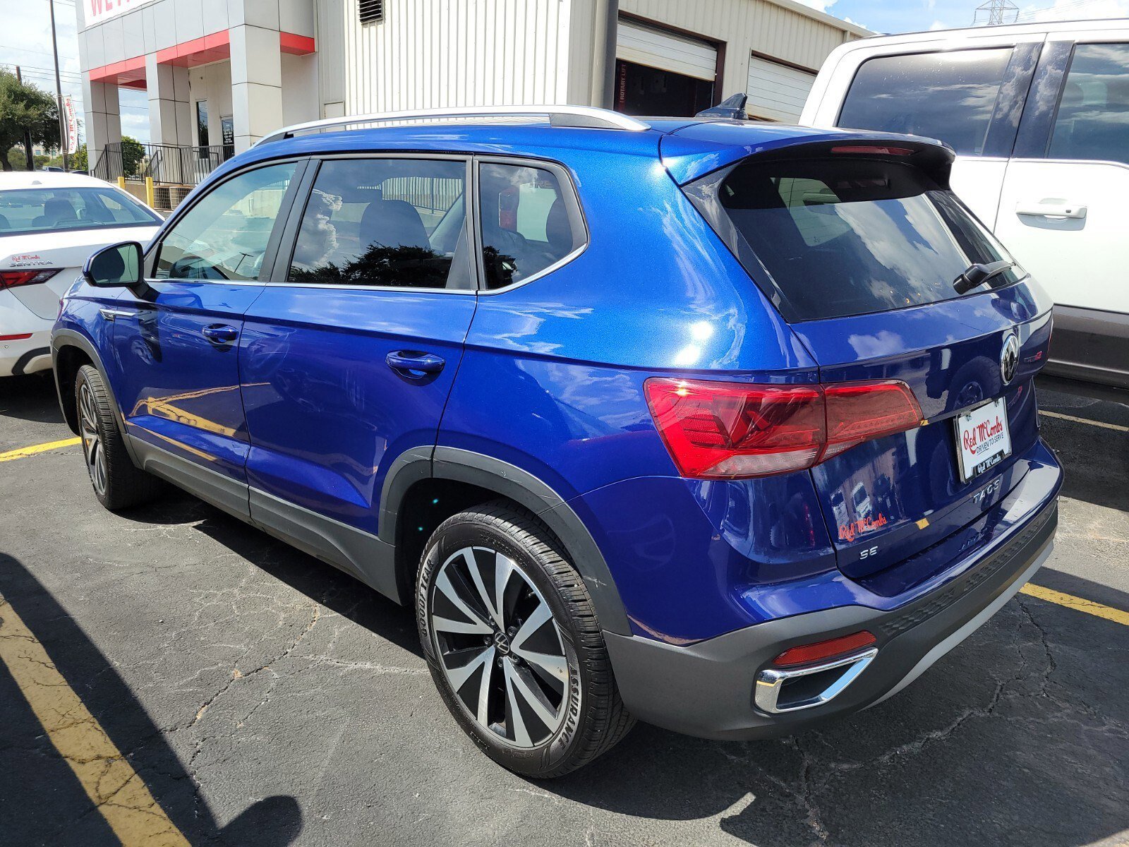 Used 2024 Volkswagen Taos SE image 2