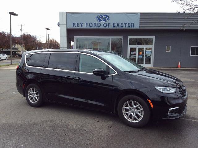 Used 2024 Chrysler Pacifica Touring-L