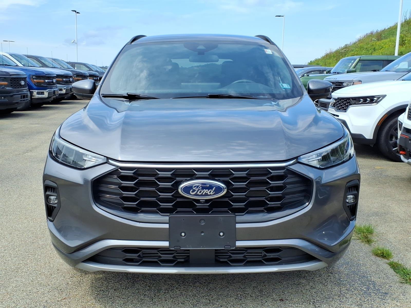 Certified 2023 Ford Escape ST-Line Select w/ Tech Pack #2 AWD/4WD image 2