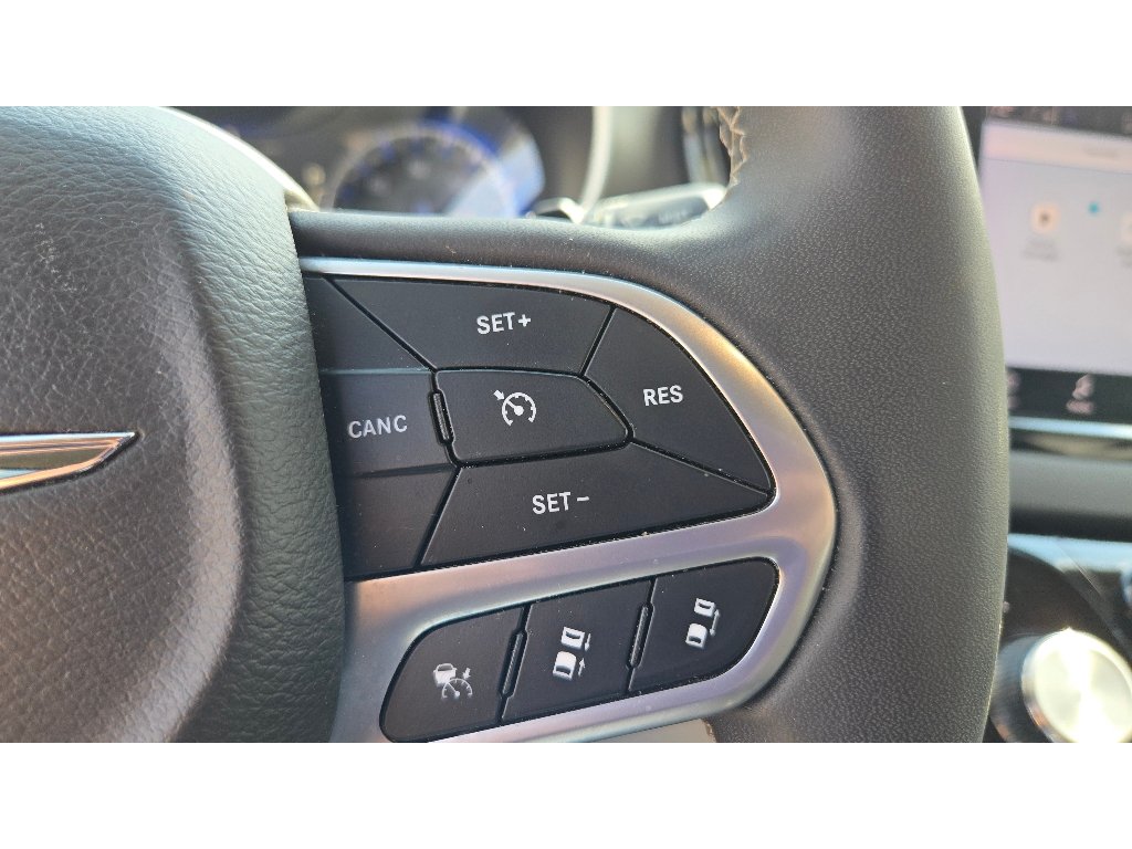 Used 2024 Chrysler Pacifica Touring-L FWD image 35