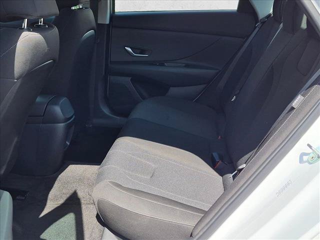 Used 2025 Hyundai Elantra SE FWD image 16