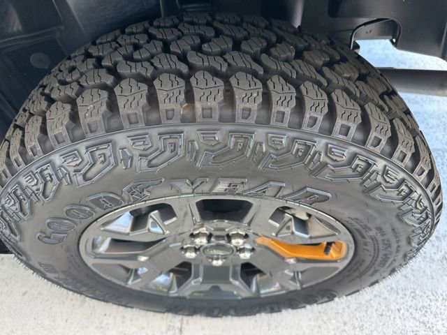 Certified 2025 Ford Maverick Tremor AWD/4WD image 13