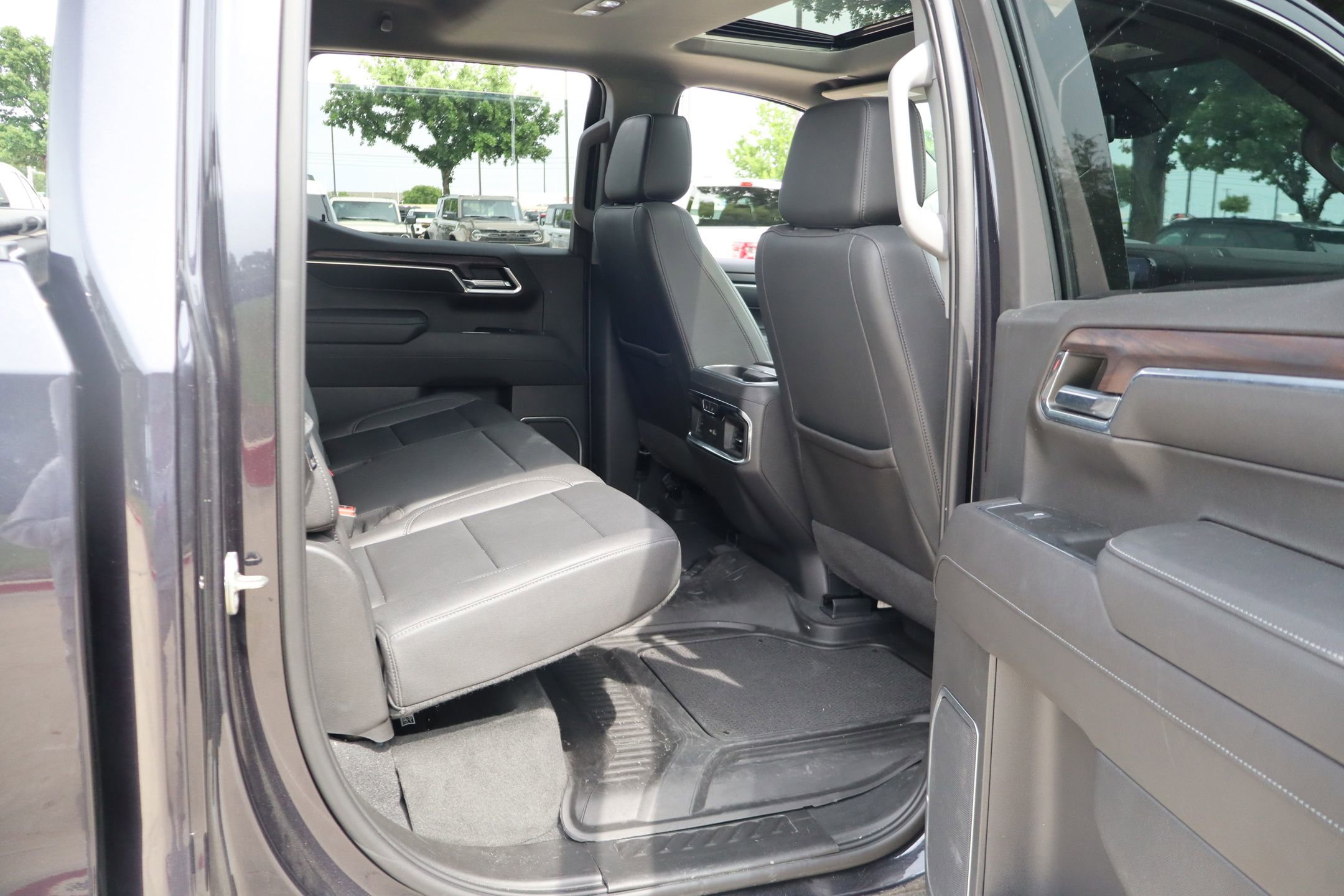 Used 2023 GMC Sierra 1500 SLT RWD image 29