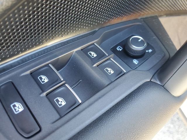 Used 2025 Volkswagen Tiguan SEL R-Line image 19