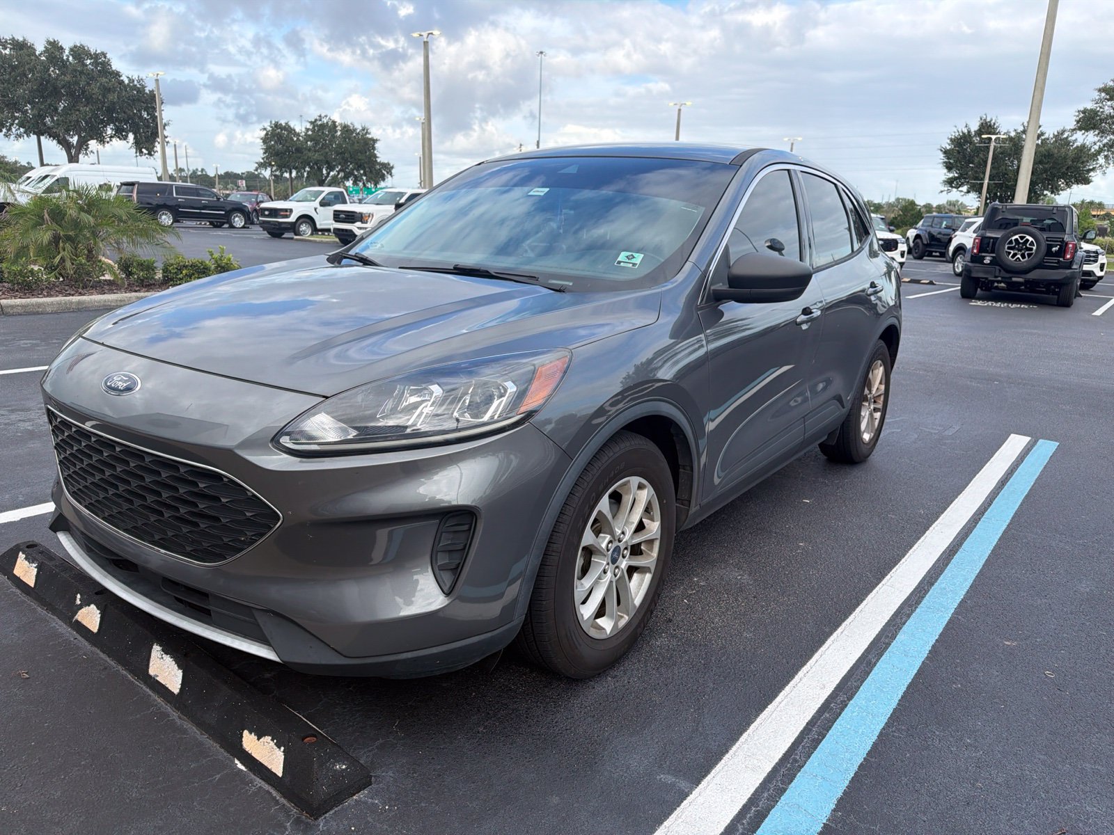 Certified 2022 Ford Escape SE w/ Convenience Package FWD image 2