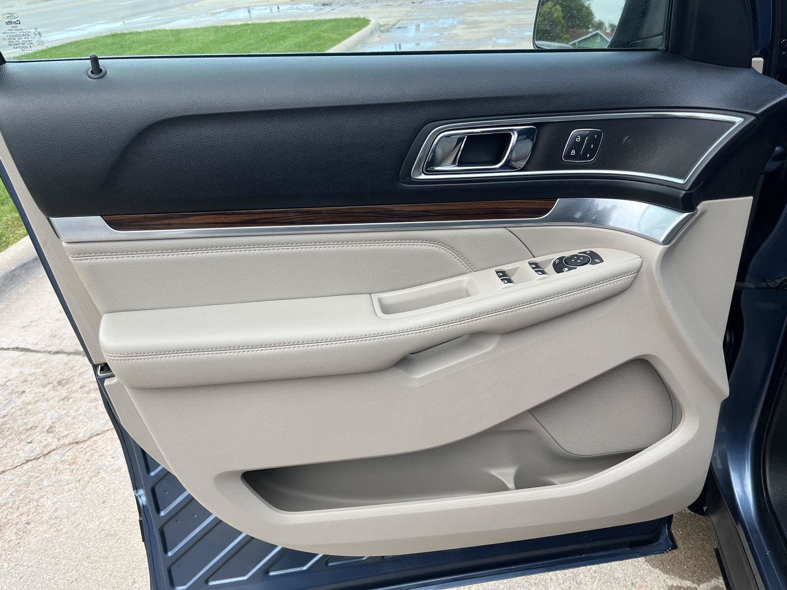 Certified 2019 Ford Explorer Limited AWD/4WD image 13