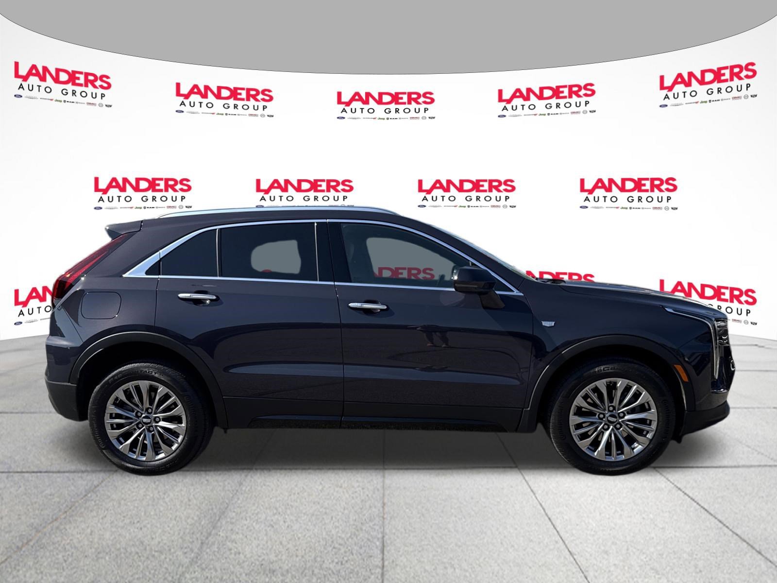 Used 2024 Cadillac XT4 Premium Luxury image 2