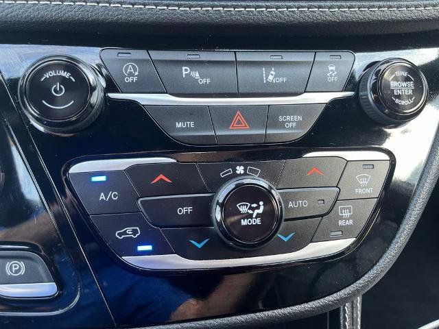 Used 2025 Chrysler Pacifica Limited FWD image 38