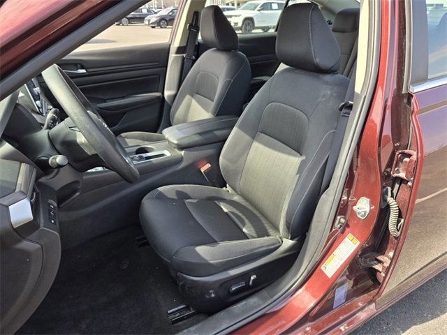 Used 2025 Nissan Altima 2.5 SV image 9