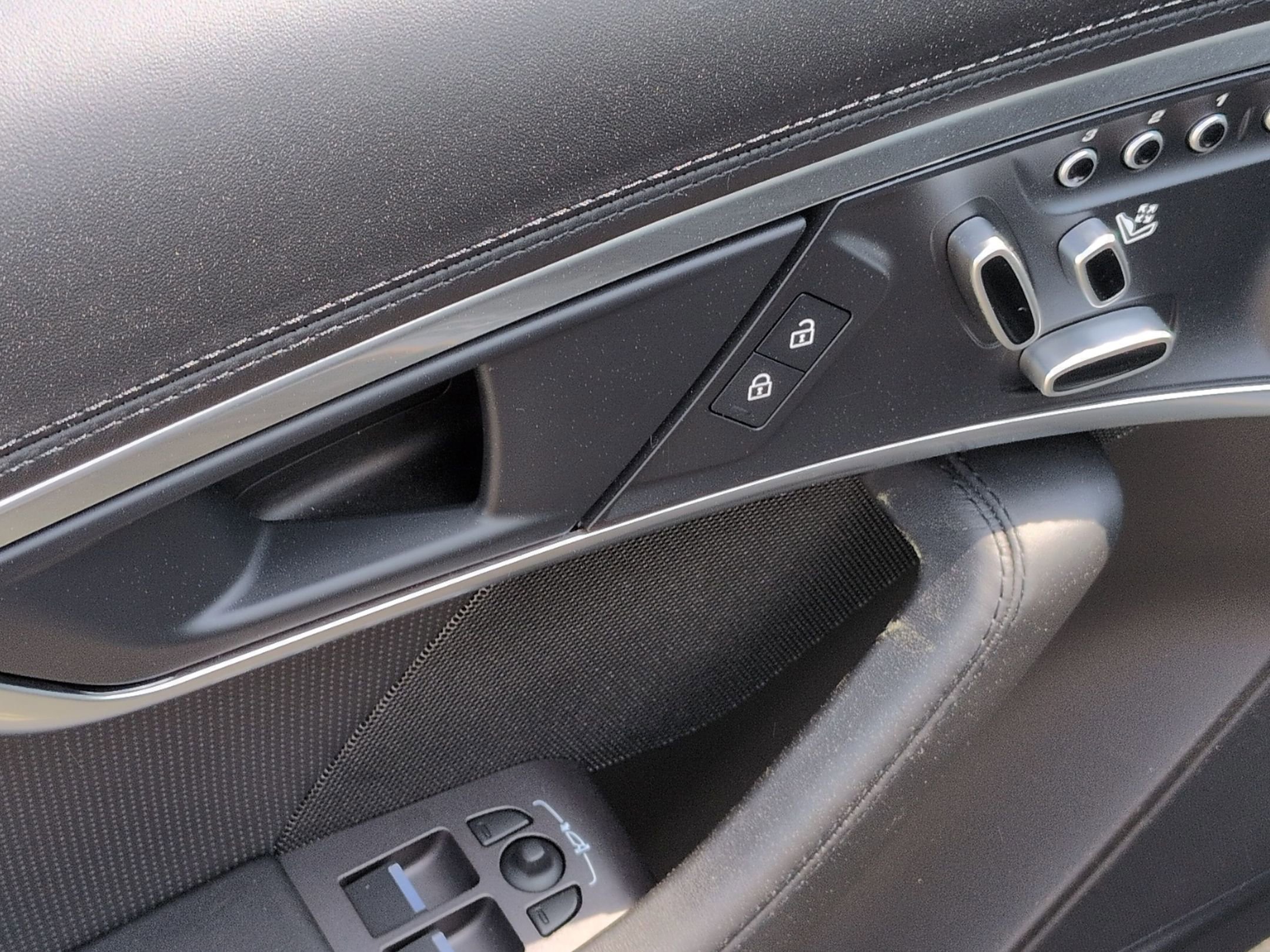 Used 2024 Jaguar F-TYPE R-Dynamic image 17