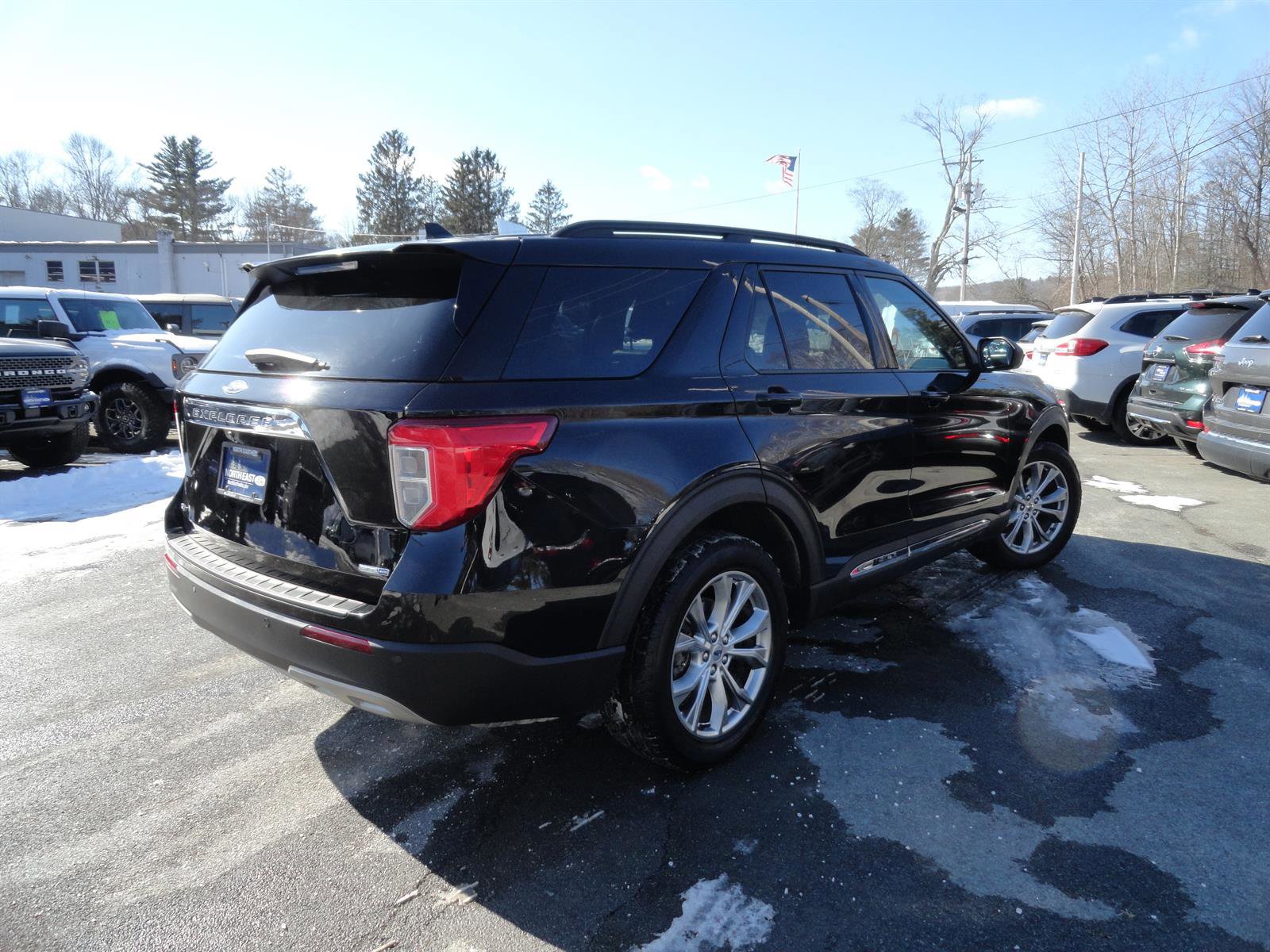 Certified 2020 Ford Explorer XLT w/ Equipment Group 202A image 5