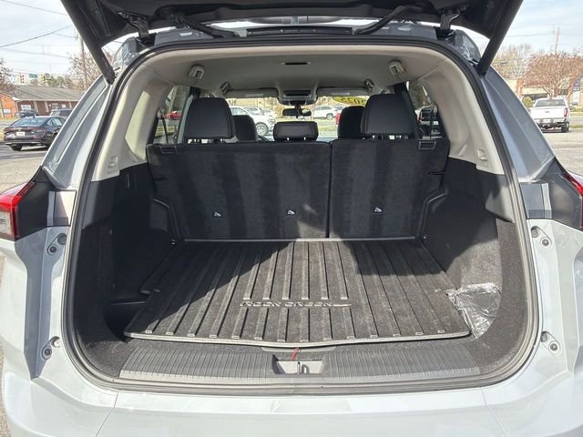 Used 2025 Nissan Rogue SV AWD/4WD image 26
