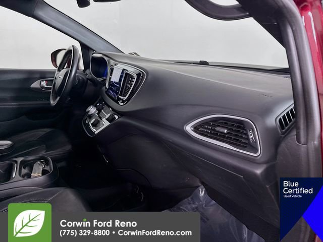 Used 2020 Chrysler Pacifica Touring-L image 33