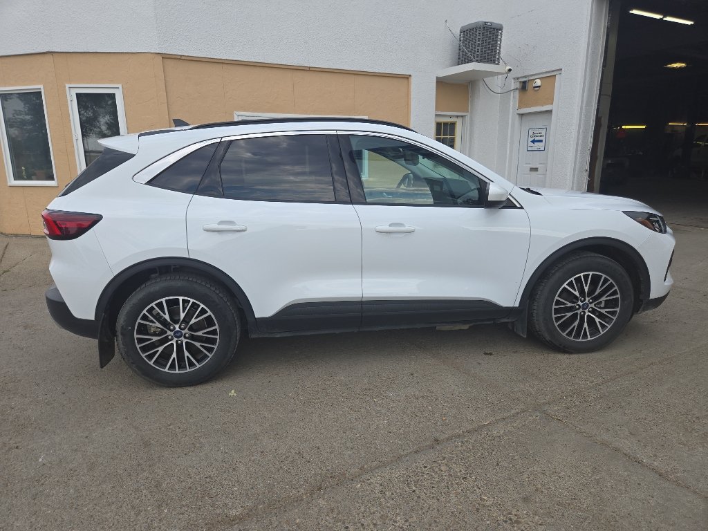 Certified 2023 Ford Escape SE FWD image 3