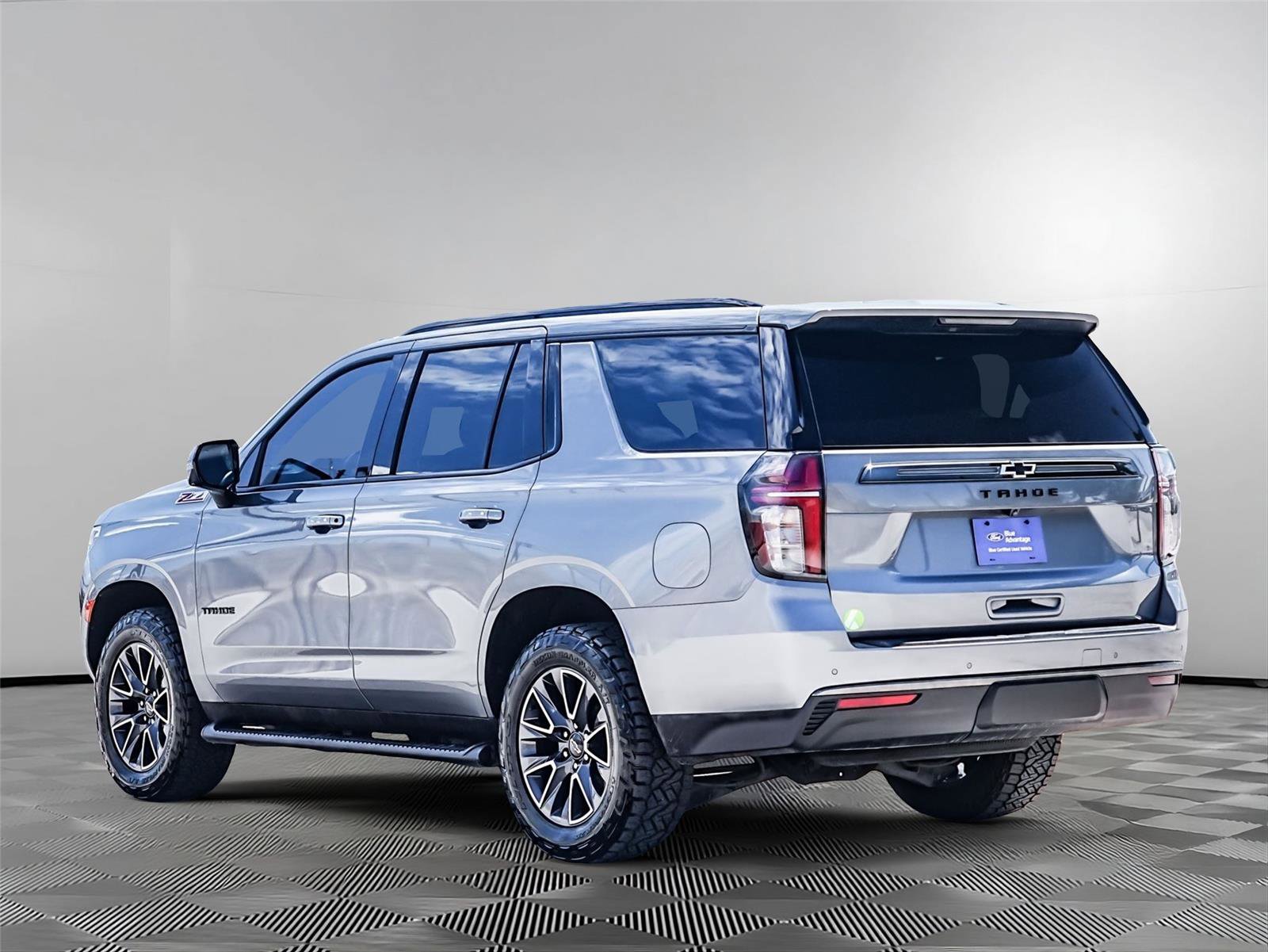 Used 2022 Chevrolet Tahoe Z71 w/ Luxury Package AWD/4WD image 7