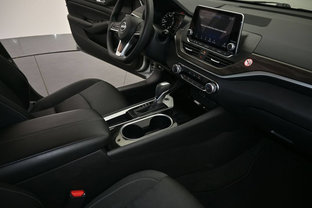 Used 2024 Nissan Altima 2.5 SV FWD image 13
