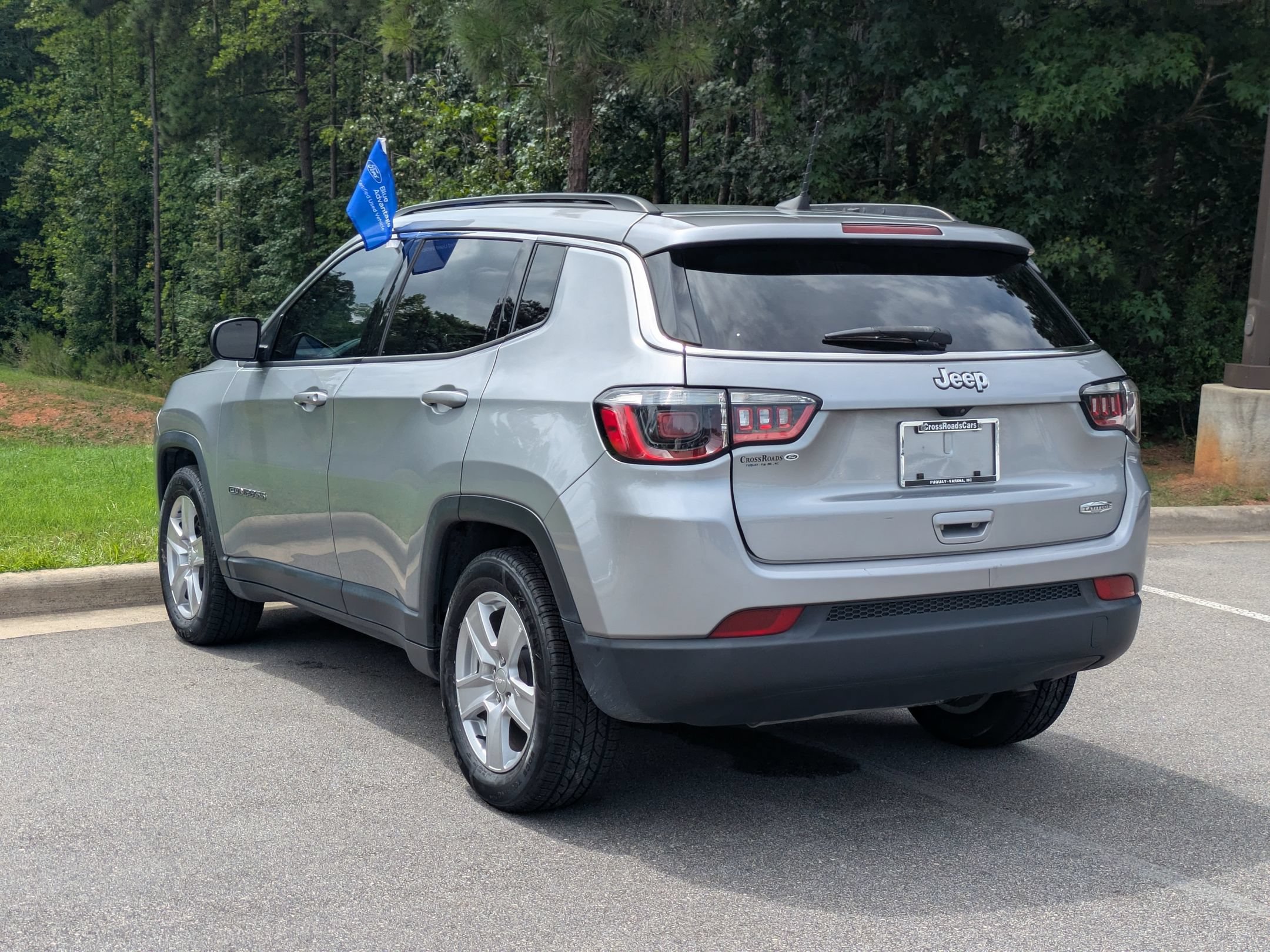 Used 2022 Jeep Compass Latitude w/ Sun and Sound Group FWD image 5