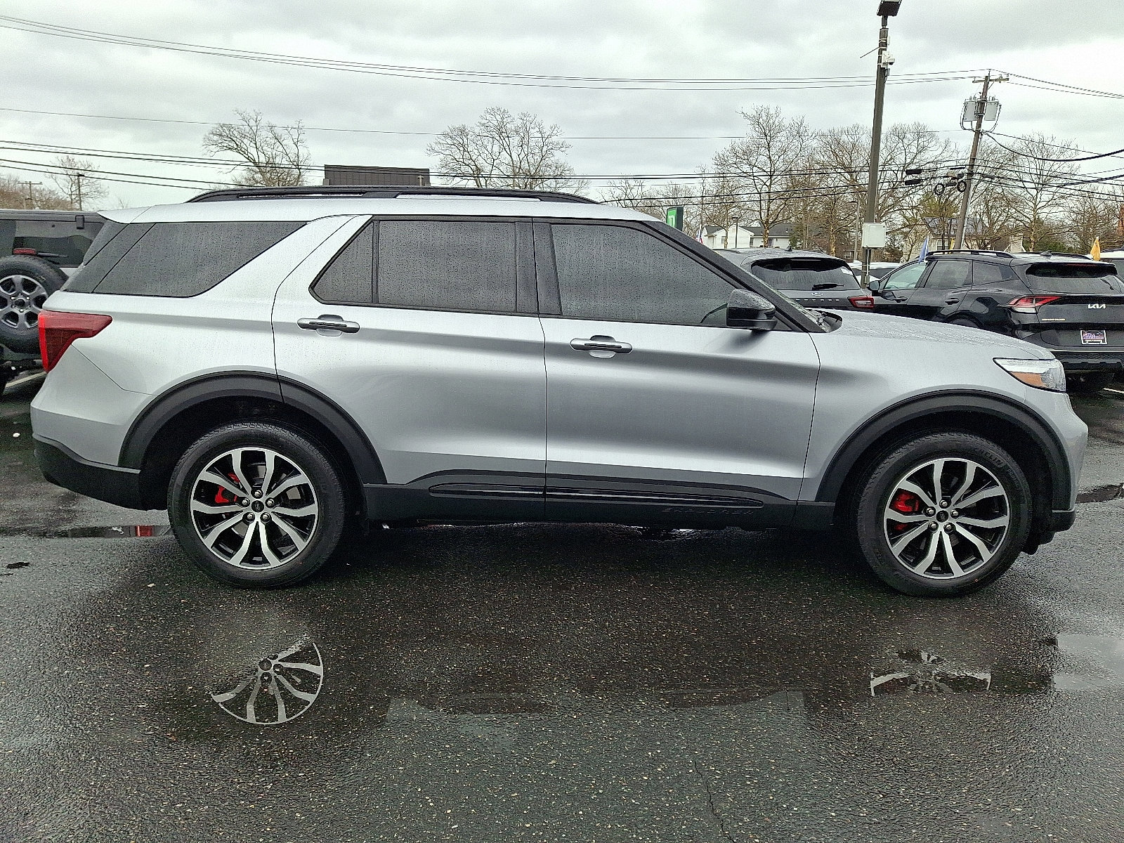Certified 2023 Ford Explorer ST w/ ST High-Performance Pack image 3