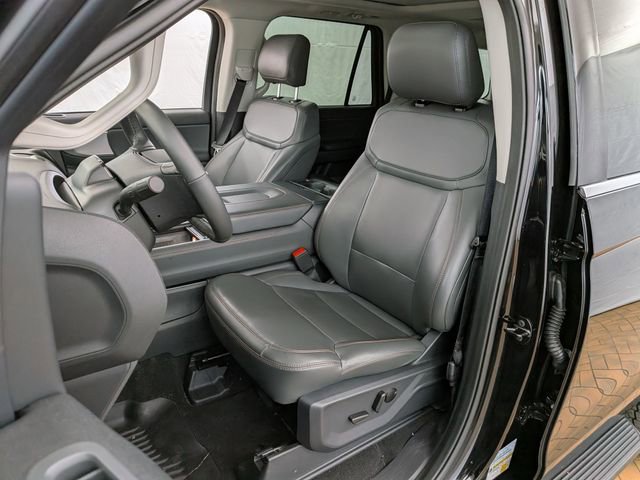 Certified 2025 Ford Expedition Active image 8