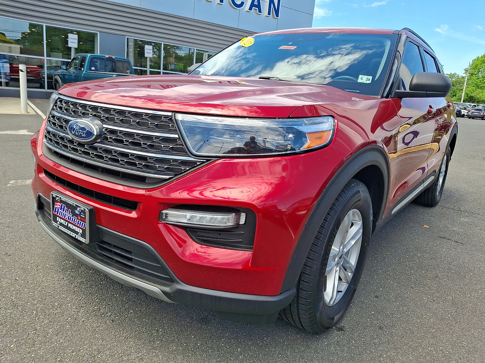 Certified 2022 Ford Explorer XLT w/ Equipment Group 202A AWD/4WD image 4