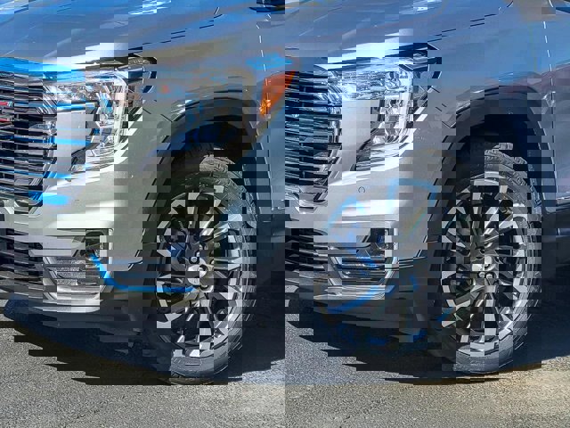 Used 2023 GMC Terrain SLT w/ Infotainment Package II image 4