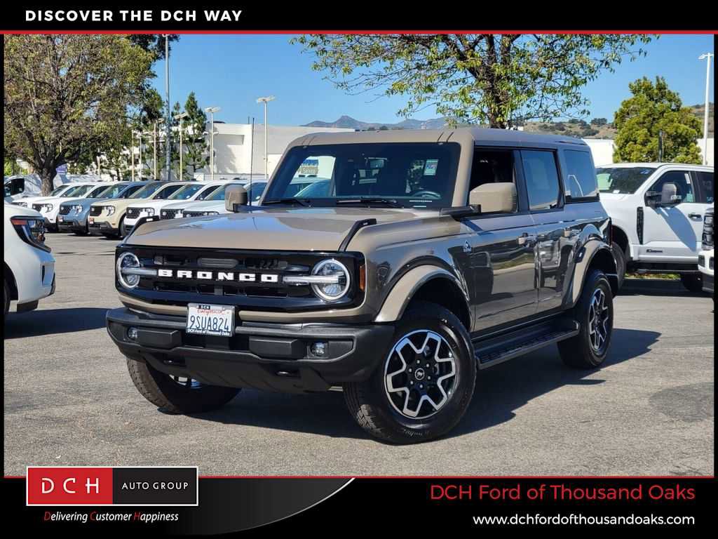 Certified 2025 Ford Bronco Outer Banks AWD/4WD image 1