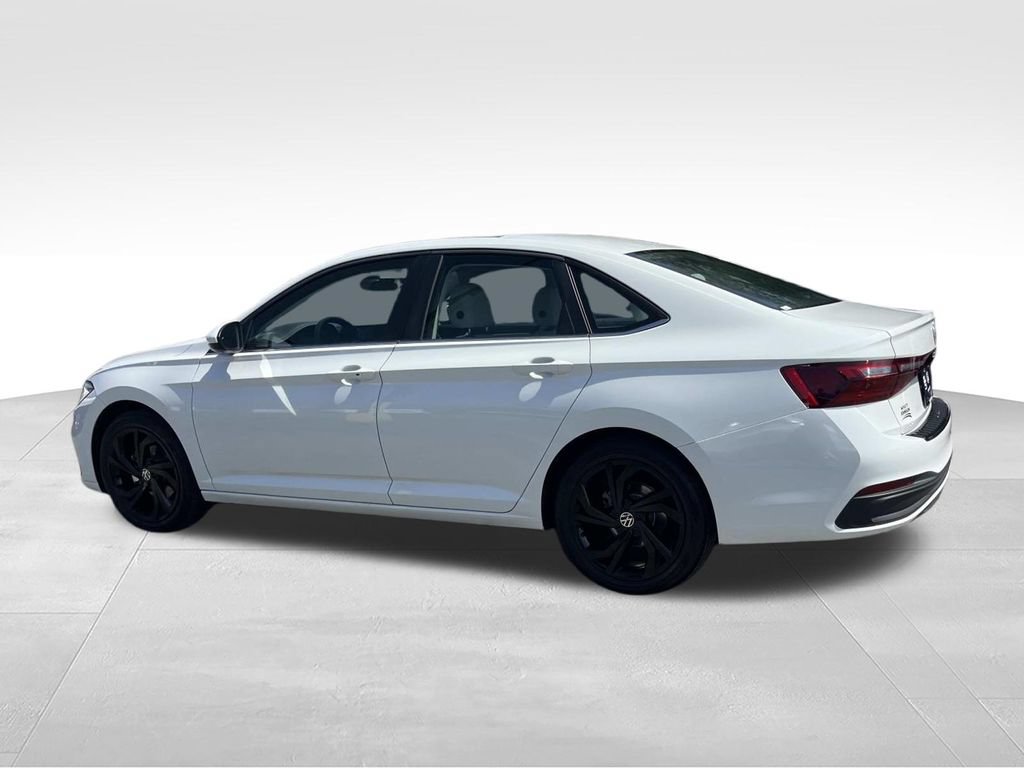 Used 2026 Volkswagen Jetta SE FWD image 8