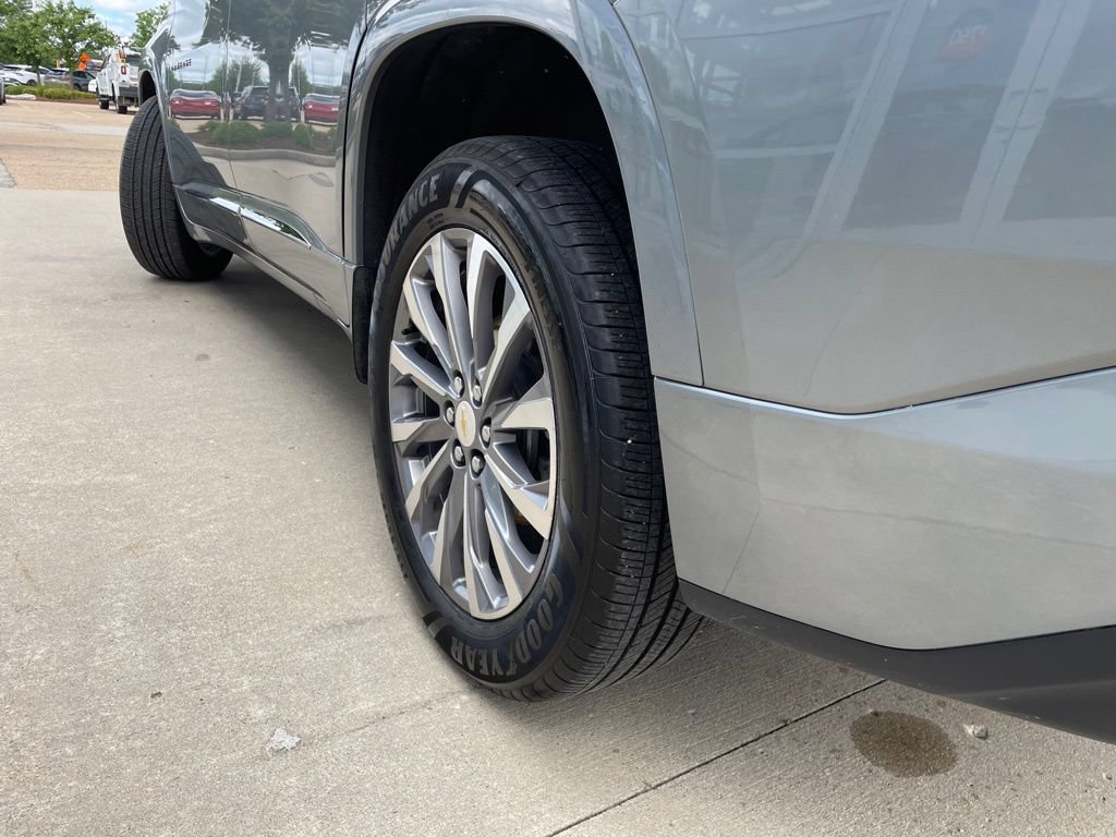 Used 2023 Chevrolet Traverse Premier w/ LPO, Floor Liner Package AWD/4WD image 20