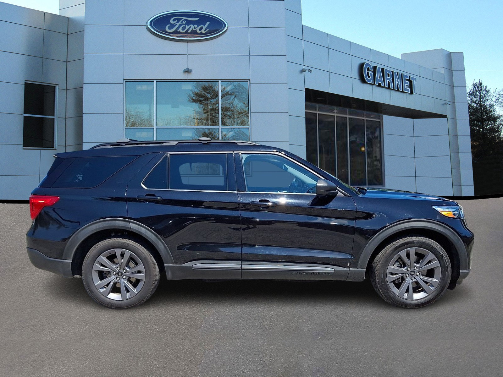 Certified 2021 Ford Explorer XLT w/ Equipment Group 202A AWD/4WD image 10