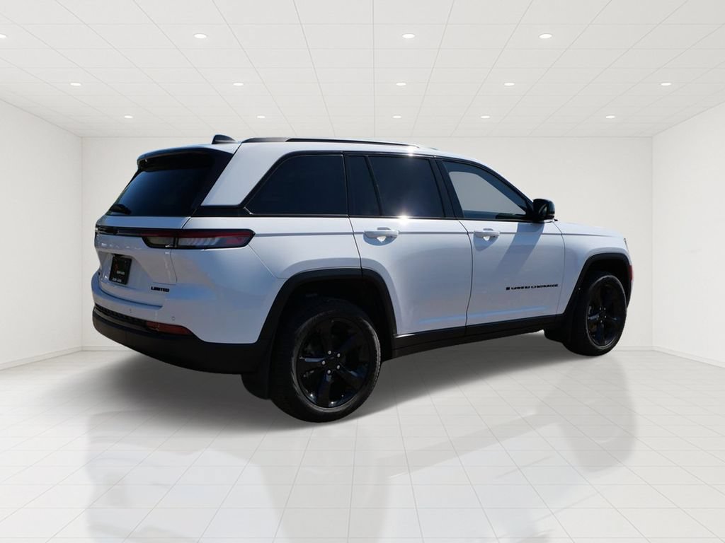 Used 2025 Jeep Grand Cherokee Limited w/ Black Appearance Package AWD/4WD image 6
