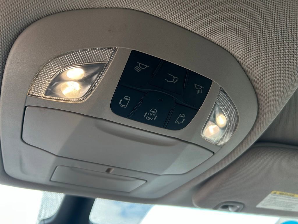 Used 2023 Chrysler Pacifica Touring-L FWD image 26