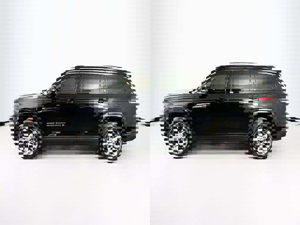 Used 2022 Jeep Grand Cherokee L Limited image 2