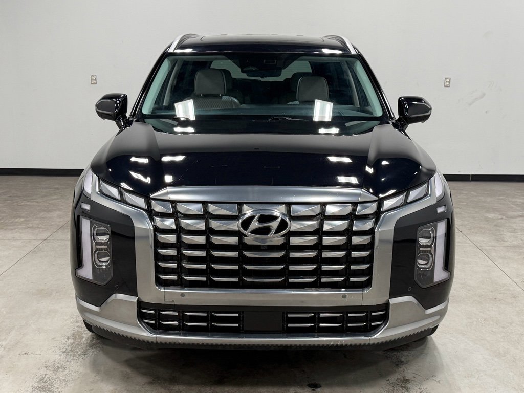 Used 2024 Hyundai Palisade Calligraphy image 3