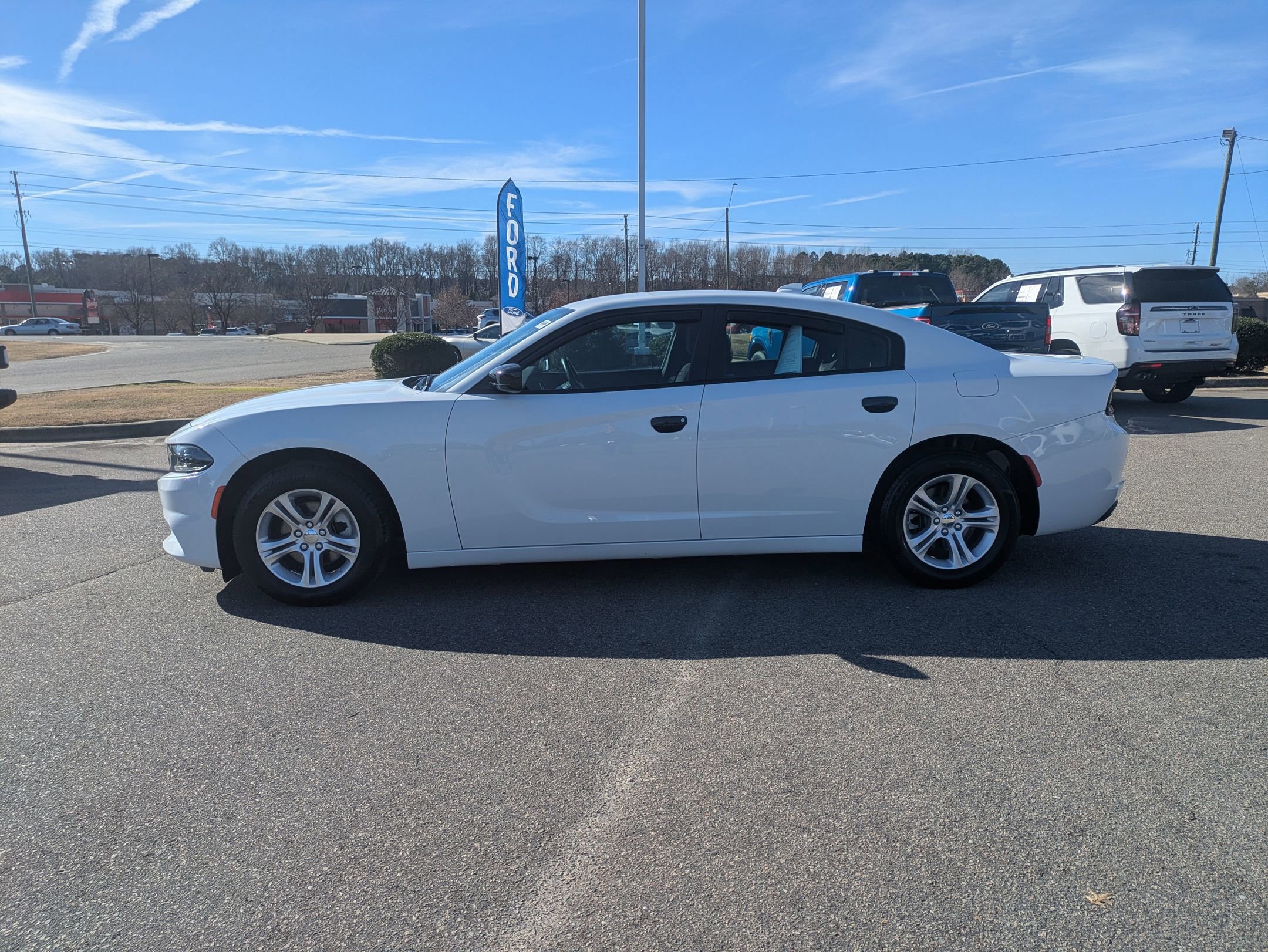Used 2023 Dodge Charger SXT image 2