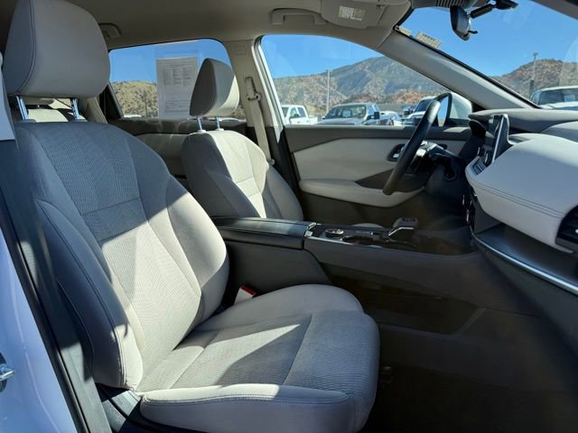 Used 2025 Nissan Rogue SV AWD/4WD image 14
