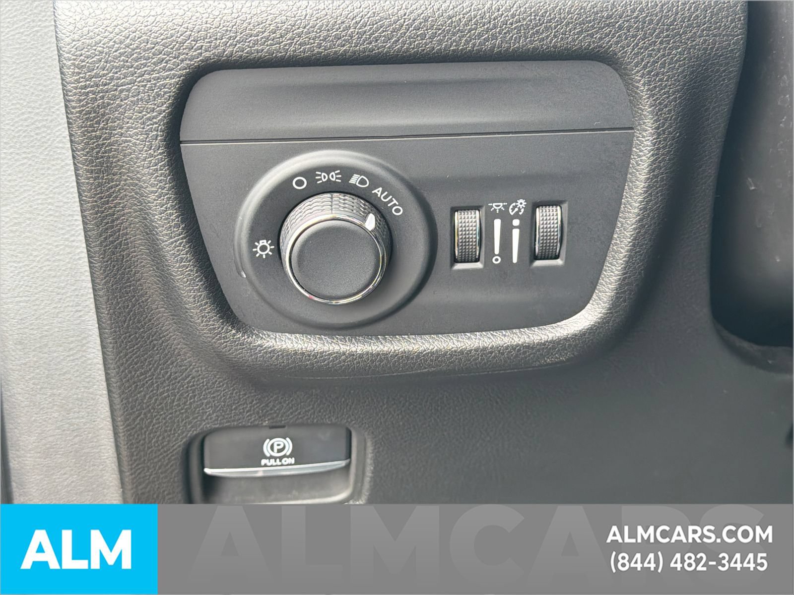 Used 2025 Jeep Grand Cherokee Altitude AWD/4WD image 37