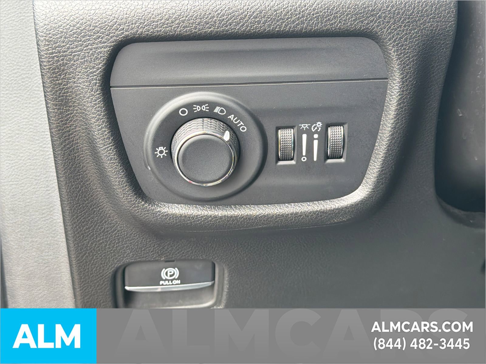 Used 2025 Jeep Grand Cherokee Altitude AWD/4WD image 37